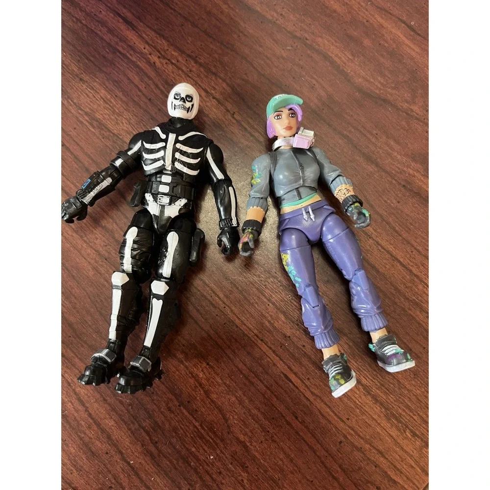 4-inch Fortnite Solo Mode Teknique & Skull Trooper, 2 Pc Wood Building Materials